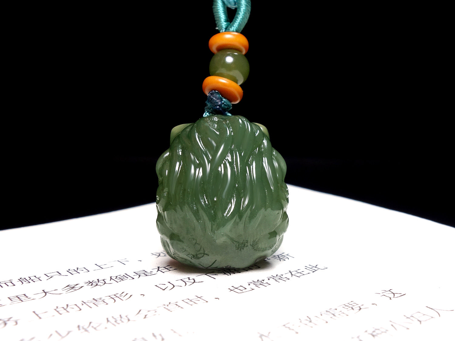 Colgante Pixiu de jade verde con collar de cordón