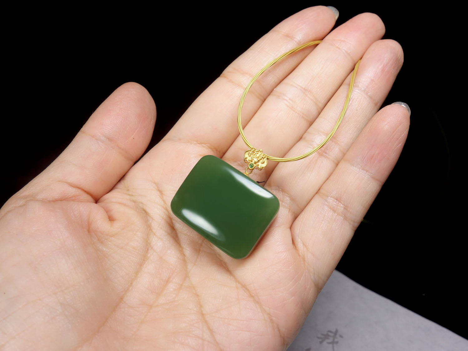 Colgante cuadrado de jade verde