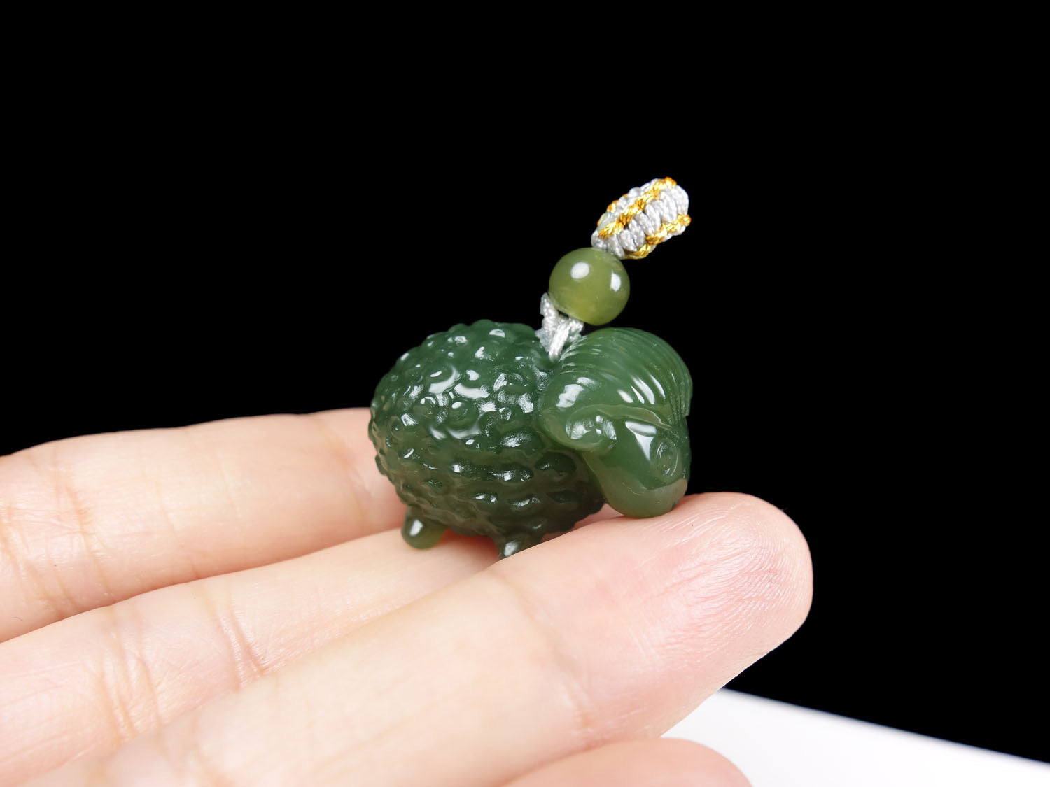 Colgante de oveja de jade verde