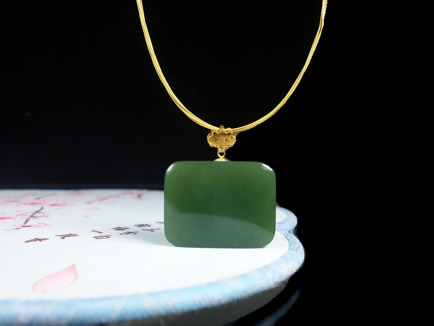Colgante cuadrado de jade verde