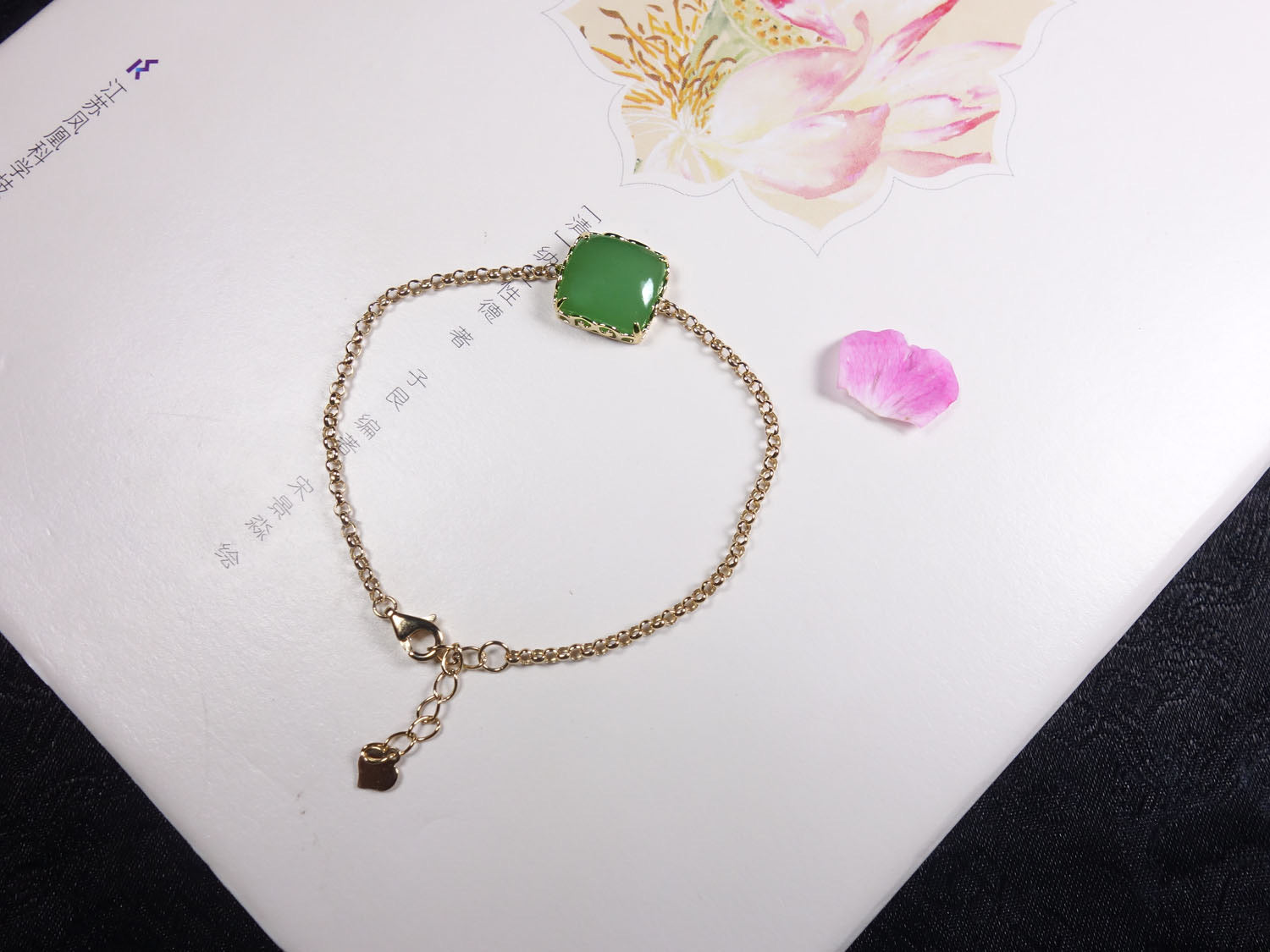 Pulsera cuadrada de jade verde con cadena de oro