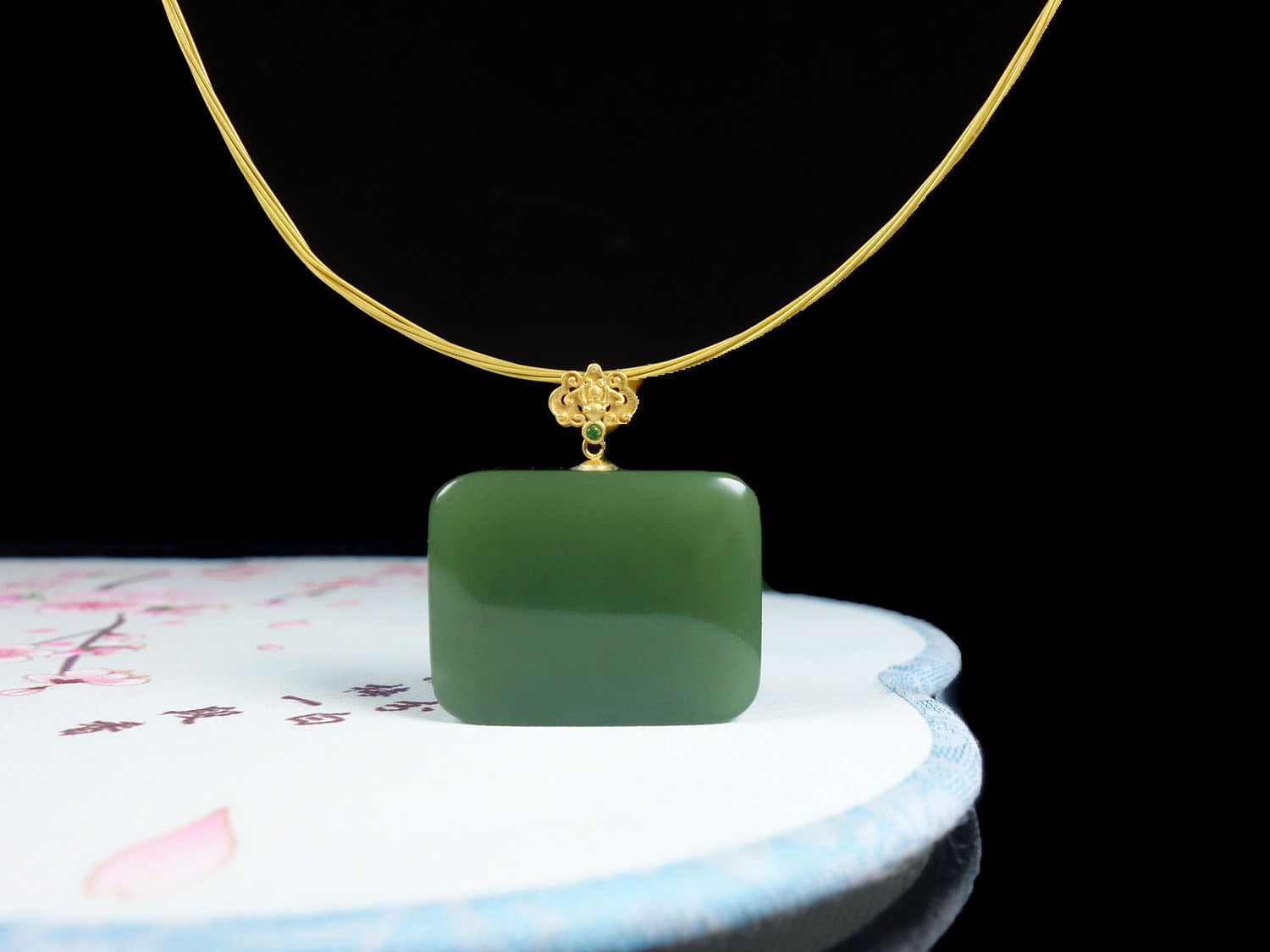 Colgante cuadrado de jade verde