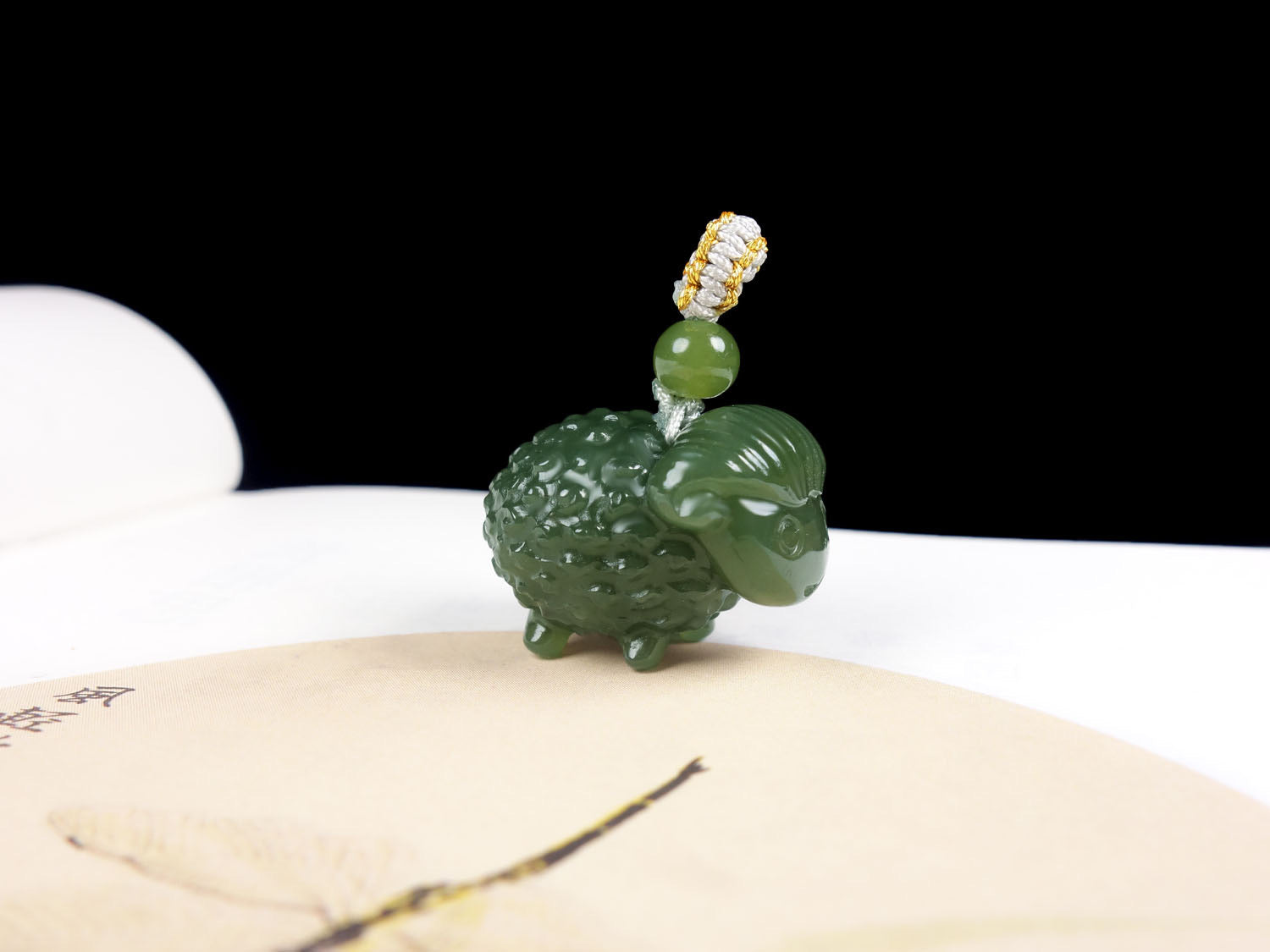 Colgante de oveja de jade verde