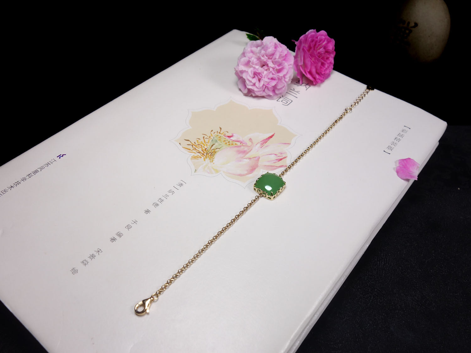 Pulsera cuadrada de jade verde con cadena de oro