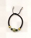 Oliva combines a yellowish nephrite jade main bead, two small green nephrite jade beads and two small agate beads.