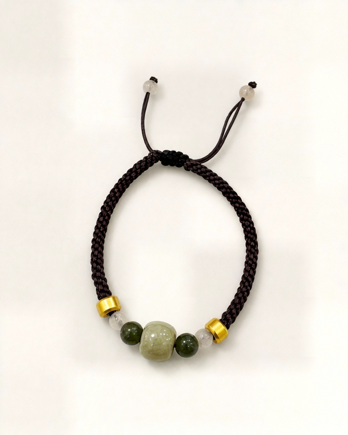 Oliva combines a yellowish nephrite jade main bead, two small green nephrite jade beads and two small agate beads.