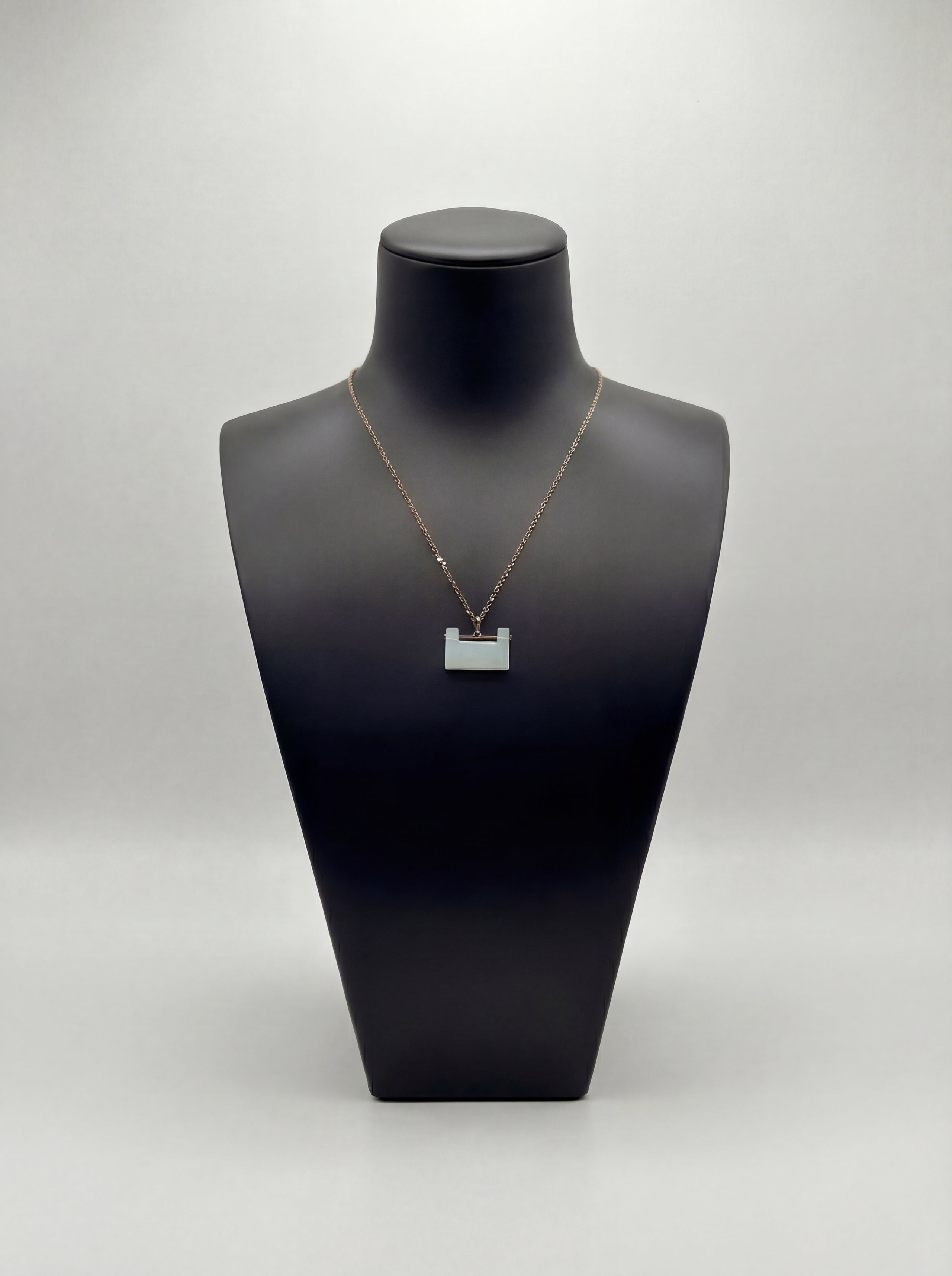 Jade blanco en forma de candado